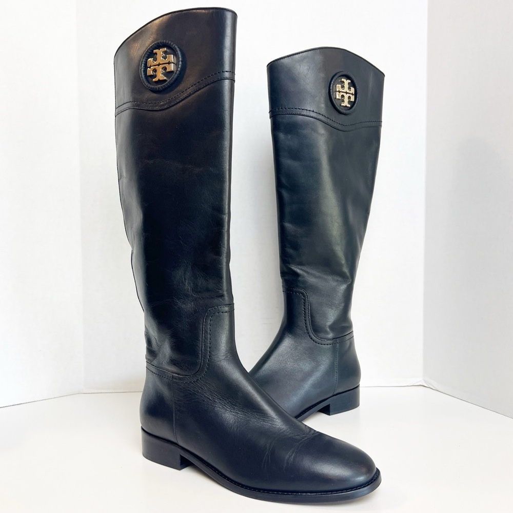 •TORY BURCH•Black Leather Round Toe Ashlynn Riding Boot Gold Medallion Size 7.5M
